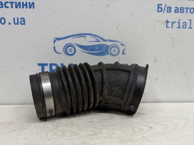 Патрубок повітряний, вихід повітряного фільтра 165764BE0A NISSAN
