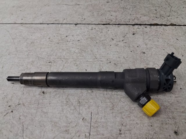 Форсунка вприску палива 1660000Q1U NISSAN