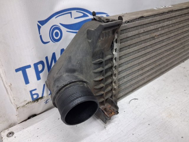 Охолоджувач наддувочного повітря 1673687 FORD