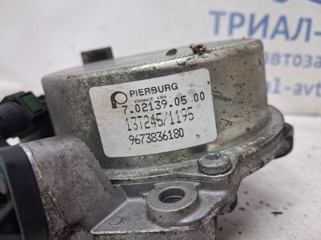 Насос вакуумний 1707027 FORD
