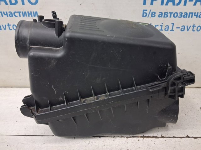 Корпус повітряного фільтра, нижня частина 177010D041 TOYOTA