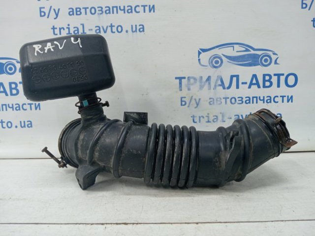 Патрубок повітряний, вихід повітряного фільтра 1788028240 TOYOTA