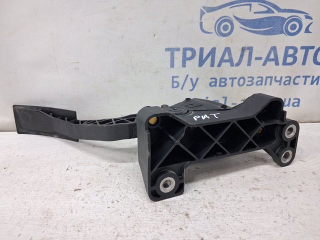 Підаль газу Нісан Патфайндер