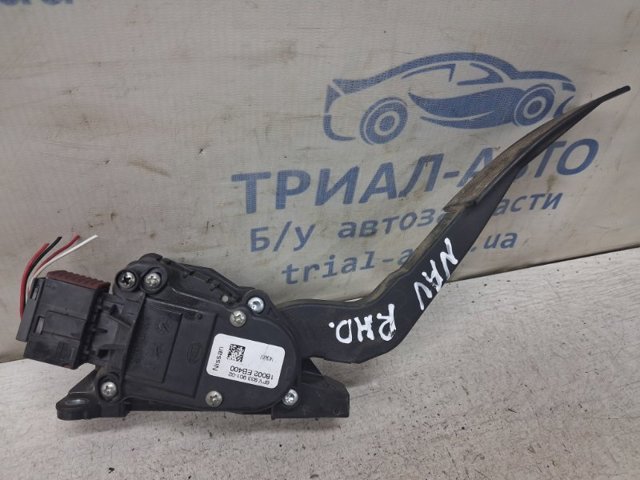 Підаль газу Нісан Навара NP300 3