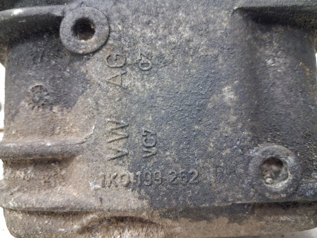 Права подушка двигуна 1K0199262 VAG
