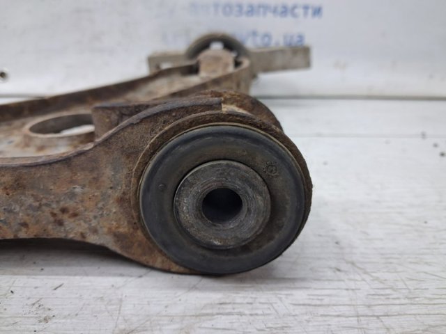 Лівий важіль передній нижній підвіски 1K0407151AC VAG