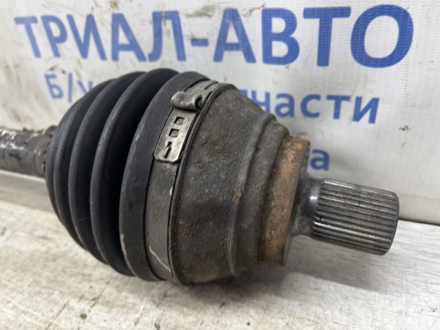 Привід лівий 1K0407271LB VAG