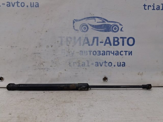 Упор капота Фольксваген Кадді III