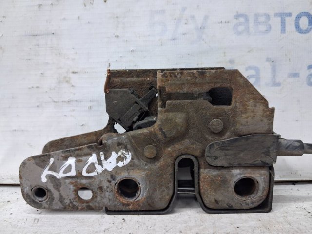 Запор капота (замок і привід замка капота) 1T0823509C VAG