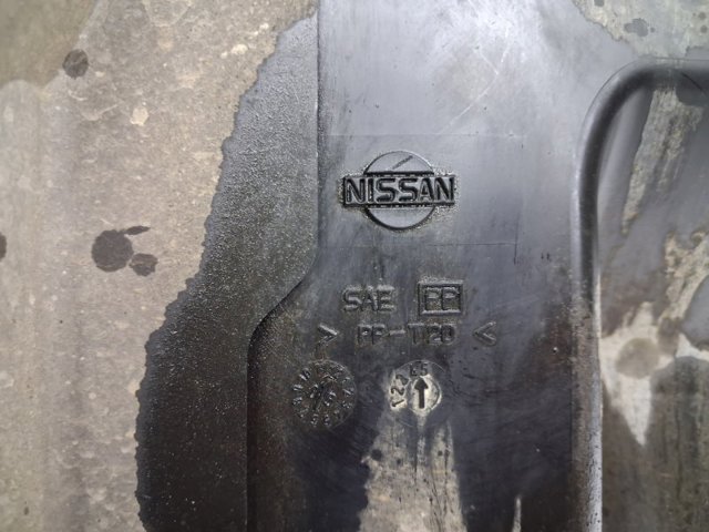 Дифузор радіатора охолодження, верхній 21476EB300 NISSAN