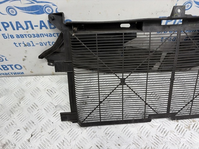 Решітка радіатора кондиціонера 214963NL1B NISSAN
