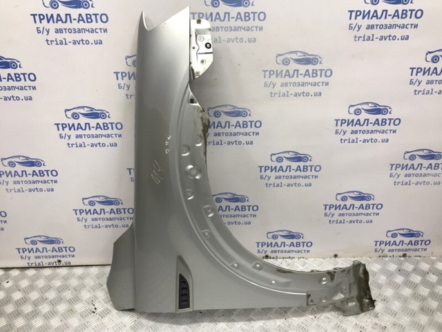Переднє праве крило 22750013 GM