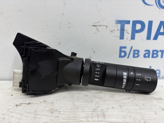 Перемикач підрульовий, правий 25260EA000 NISSAN