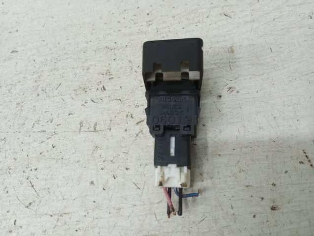Кнопка аварійної сигналізації 25290EL80A NISSAN