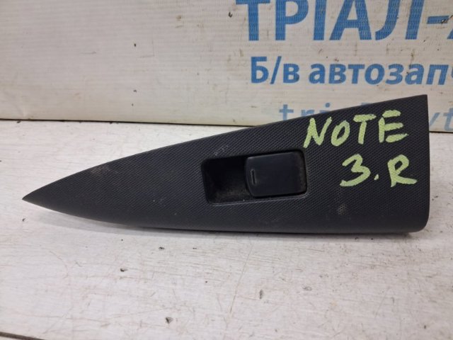 Кнопковий блок керування склопідіймачами задній 25411ED00A NISSAN