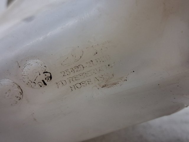 Бачок системи охолодження двигуна розширювальний 254312L000 HYUNDAI