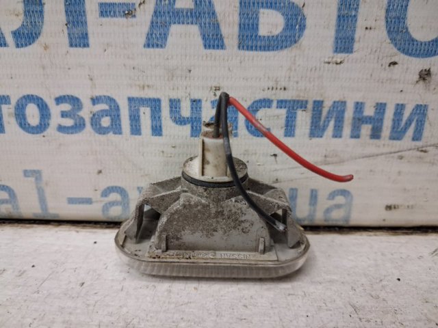 Повторювач повороту на крилі 26160AX001 NISSAN