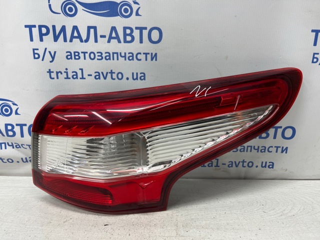 Задній правий зовнішній ліхтар 265504EA0A NISSAN