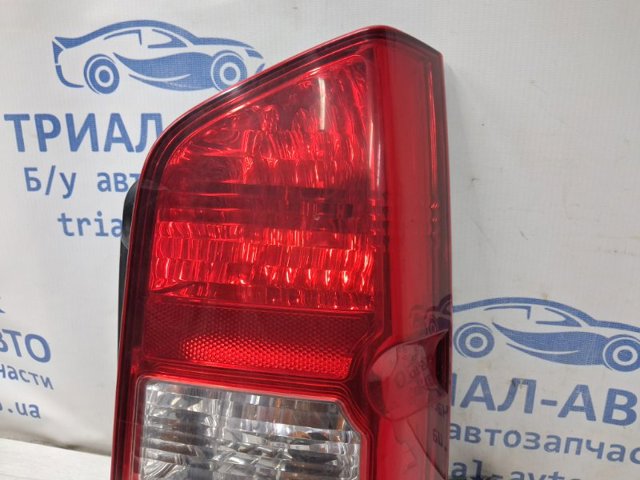 Задній правий стоп 26550EB300 NISSAN