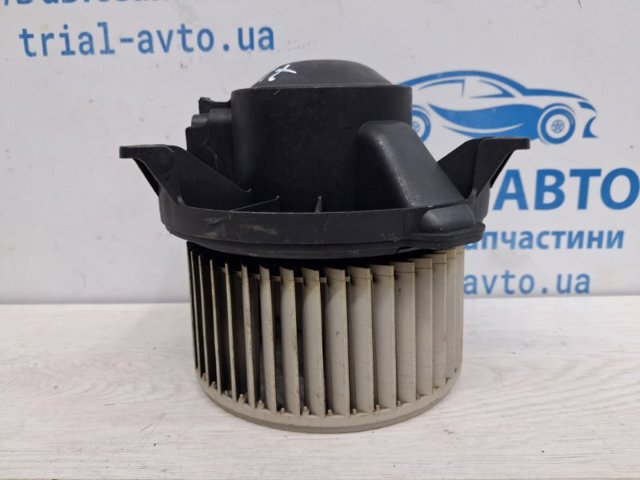 Двигун вентилятора пічки (обігрівача салону) 27226EA010 NISSAN