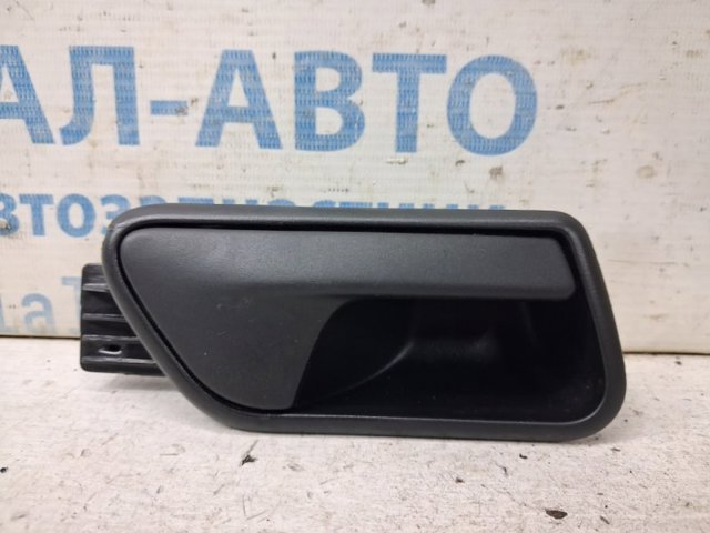 Ручка передньої двері внутрішня права 2K0837114B VAG