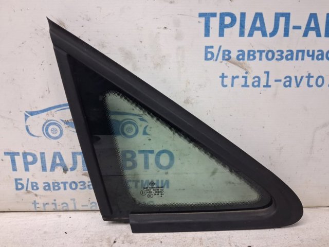 Скло трикутне дверей передніх правих 2K5845412 VAG