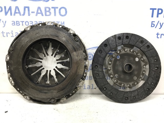 Корзина диска зчеплення 3020500Q0D NISSAN