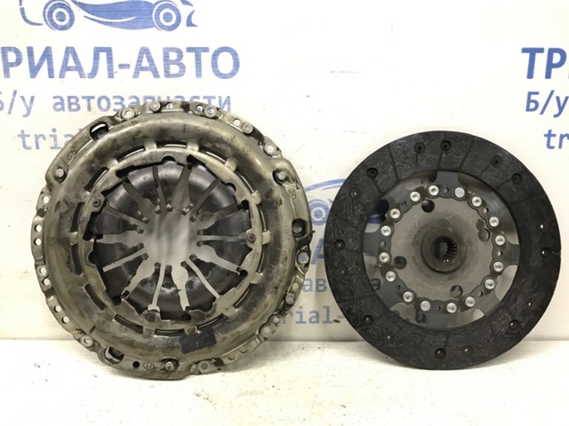 Корзина диска зчеплення 3020500Q0D NISSAN