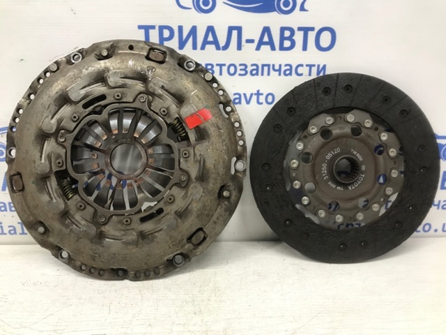 Зчеплення і комплектуючі 310010W061 TOYOTA