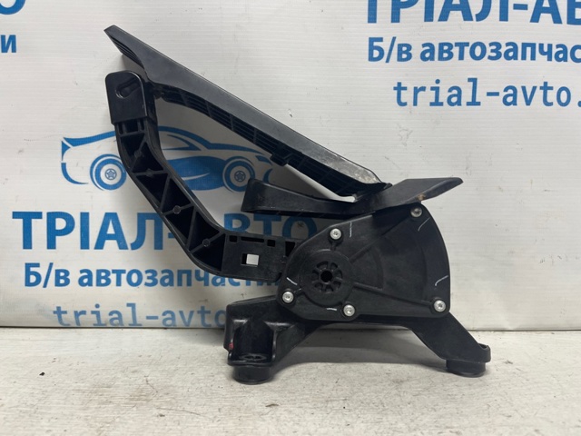 Підаль газу 327003Q110 HYUNDAI