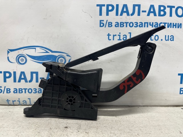 Підаль газу 327004Z000 HYUNDAI