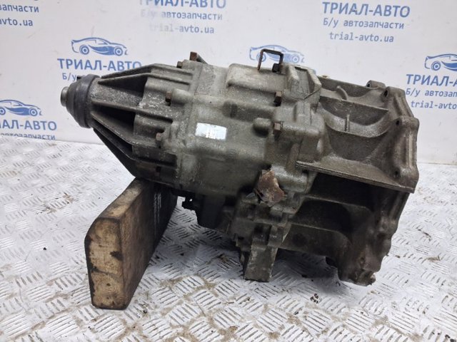 Коробка роздавальна в зборі 331007S110 NISSAN