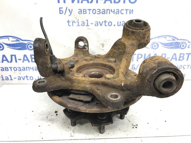 Цапфа поворотна права 3770A016 MITSUBISHI