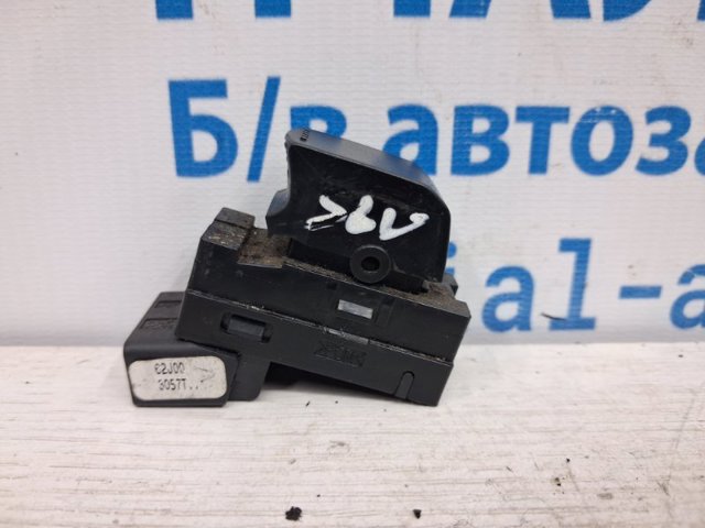 Кнопки заднього правого склопід'ємника 3799562J00 SUZUKI