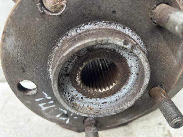 Цапфа поворотного кулака 3870A007 MITSUBISHI