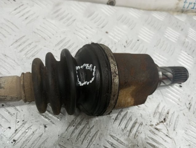 Привід правий 391001U600 NISSAN