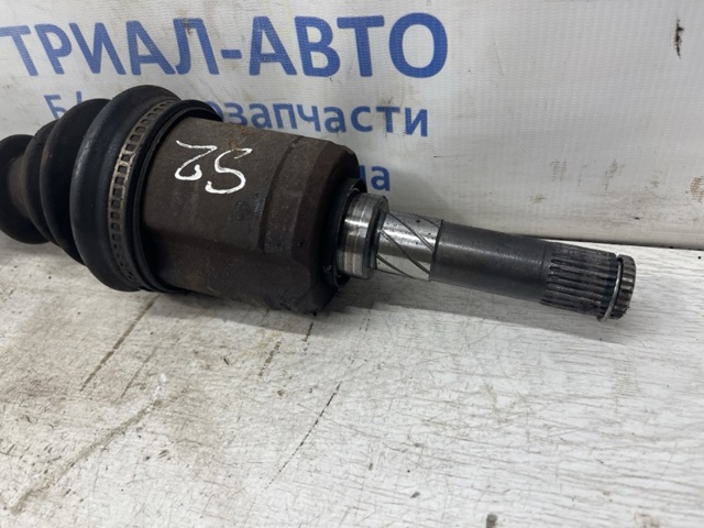 Піввісь передня ліва 39101JG04C NISSAN