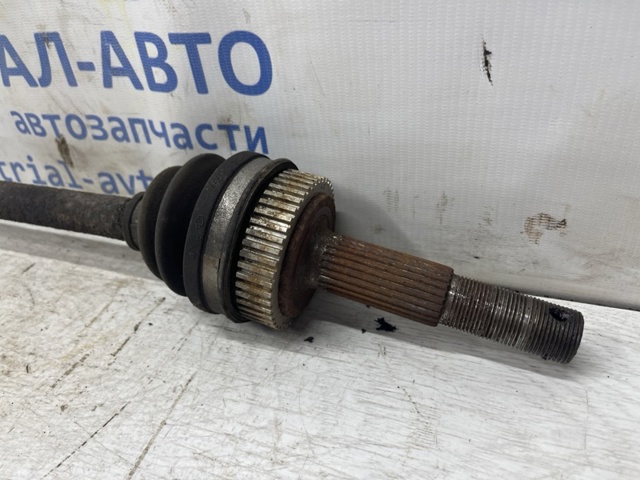 Привід задній 39600JD60A NISSAN