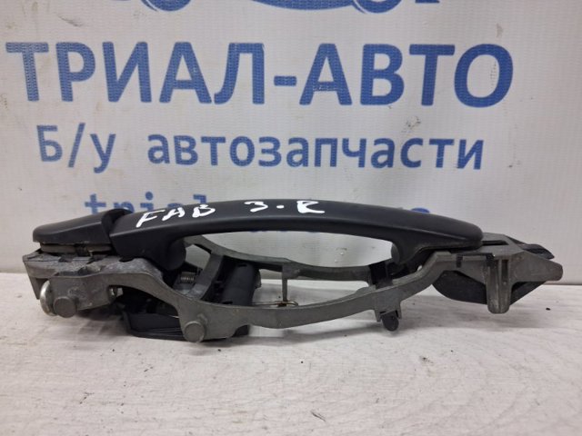 Ручка передньої двері зовнішня 3B0837205G01C VAG