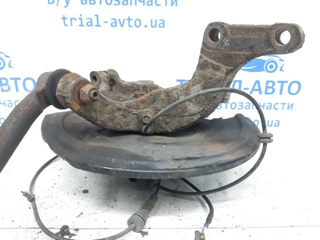 Цапфа передні праві 400141KA1A NISSAN