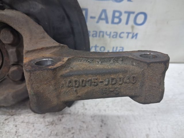 Цапфа - поворотний кулак передній, лівий 40015JD000 NISSAN