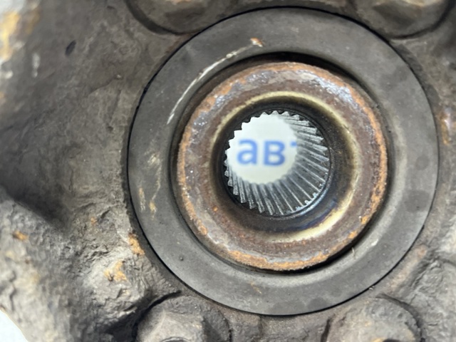 Цапфа поворотна ліва 40015JG000 NISSAN