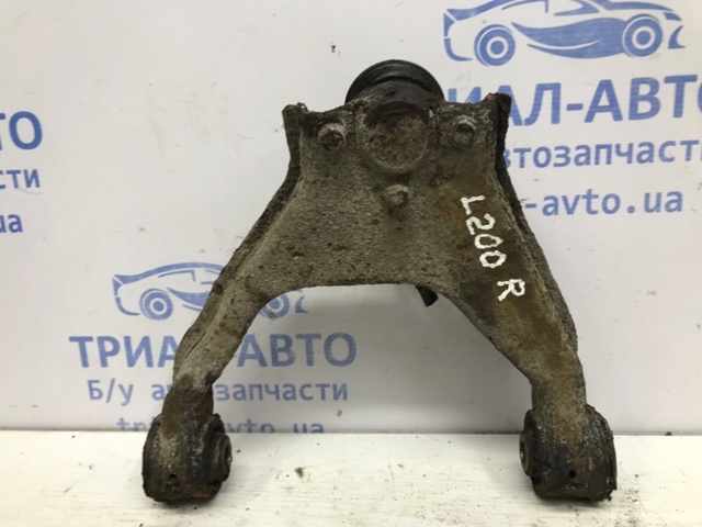 Важіль передньої підвіски верхній, правий 4010A014 MITSUBISHI
