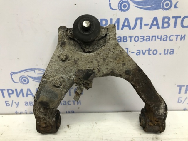 Важіль передньої підвіски верхній, правий 4010A014 MITSUBISHI