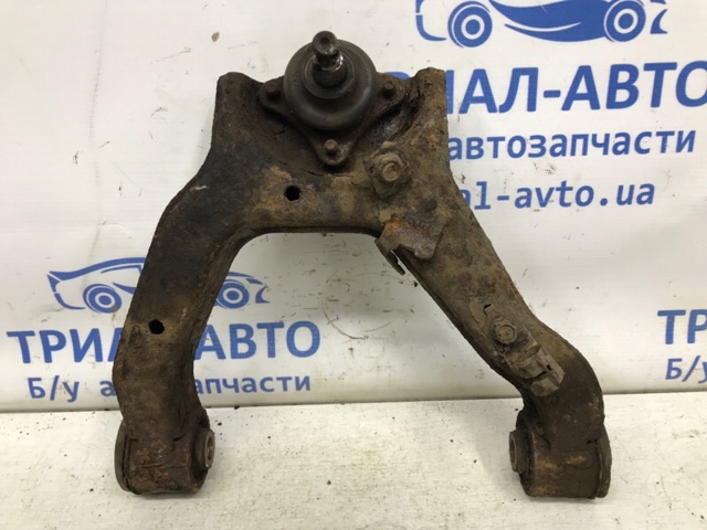 Важіль передньої підвіски верхній, правий 4010A038 MITSUBISHI