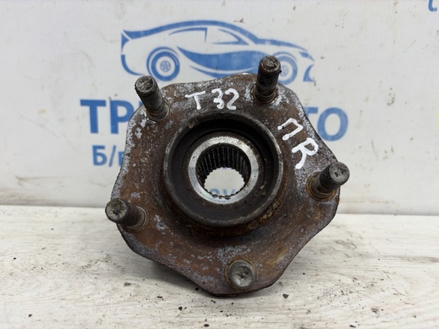Маточини передніх коліс 402024BA0A NISSAN