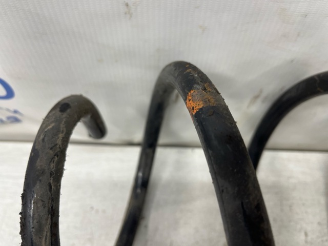 Пружина амортизатора передняя 4040A345 MITSUBISHI