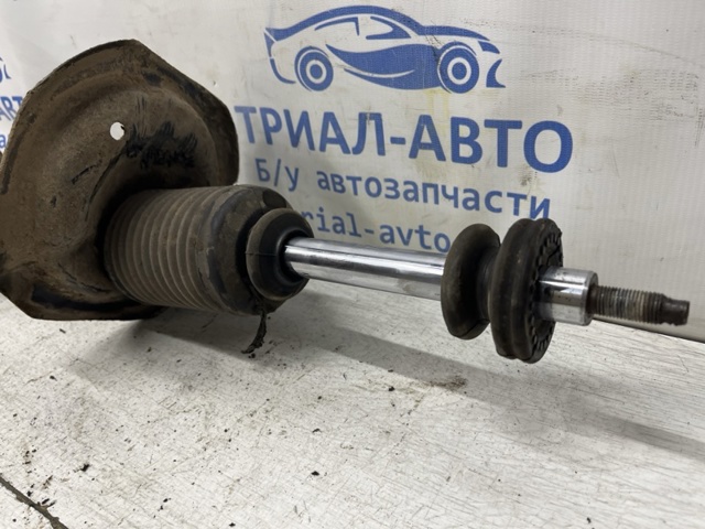 Ліва передня стійка 4060A463 MITSUBISHI