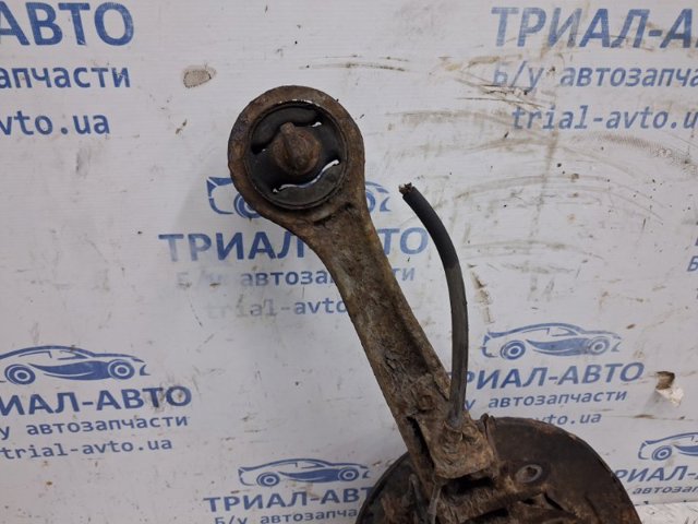Важіль/тяга задньої підвіски подовжній нижній, лівий 4125A033 MITSUBISHI