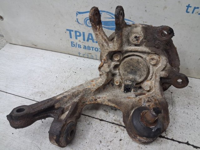 Цапфа ліва 4230505100 TOYOTA